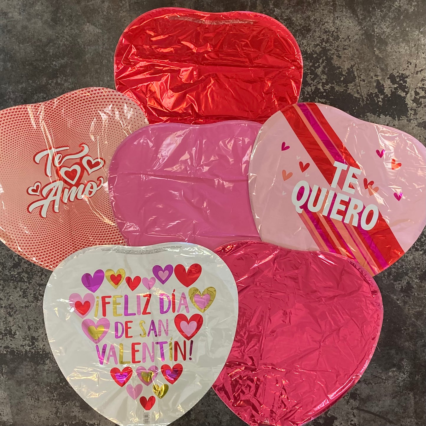 Spanish Valentine's Balloon Bouquet